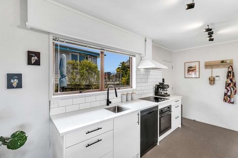 Photo of property in 1 Pleasant Road, Glen Eden, Auckland, 0602