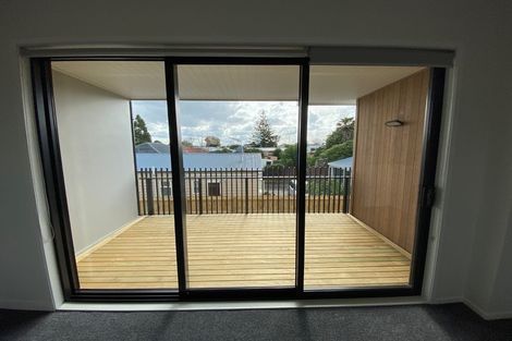 Photo of property in 6/5 Peachgrove Road, Te Atatu Peninsula, Auckland, 0610