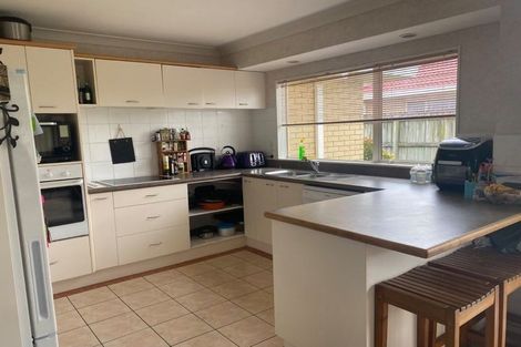 Photo of property in 3 Maghera Drive, East Tamaki Heights, Auckland, 2016