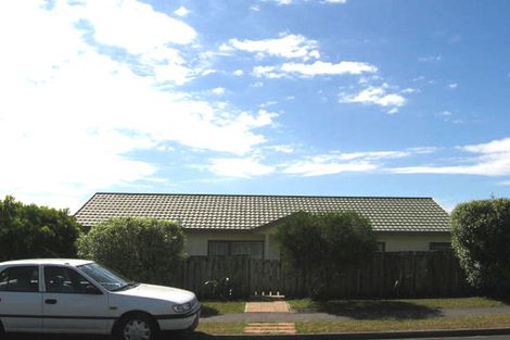 Photo of property in 13 Goldfinch Rise, Unsworth Heights, Auckland, 0632