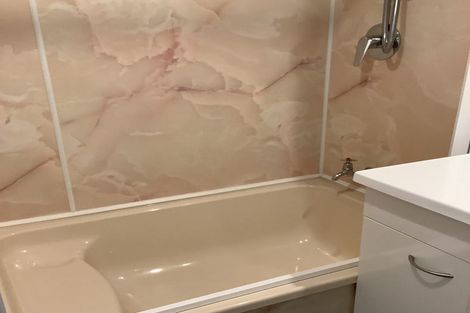 Photo of property in 1/8 Pupuke Road, Hillcrest, Auckland, 0627