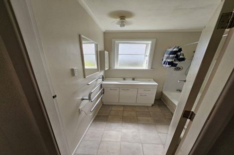 Photo of property in 90 Broderick Road, Johnsonville, Wellington, 6037