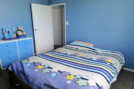 Photo of property in 63 Ruskin Road, Newlands, Wellington, 6037