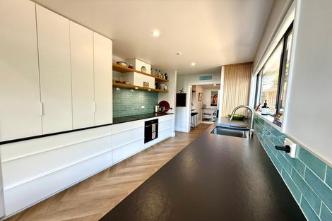 Photo of property in 18 Mount Pleasant Road, Mount Pleasant, Christchurch, 8081