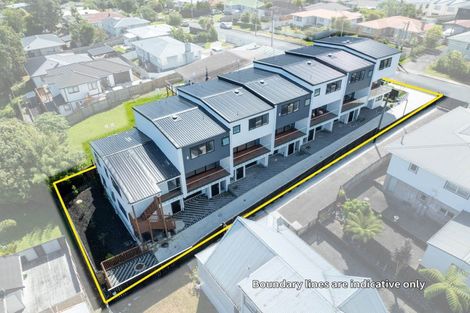 Photo of property in 2/18 Sylvan Crescent, Te Atatu South, Auckland, 0610
