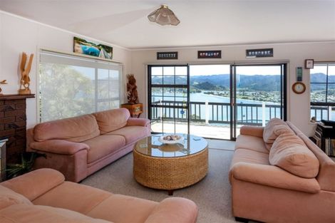 Photo of property in 28 Motuhoa Road, Tairua, 3508
