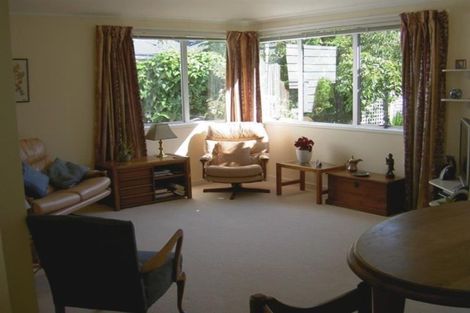 Photo of property in 2/20 Russell Street, Stanley Point, Auckland, 0624