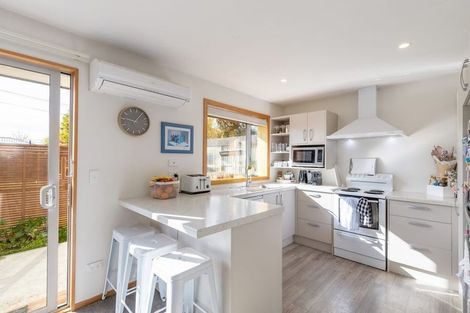 Photo of property in 76 Palatine Terrace, Saint Martins, Christchurch, 8022