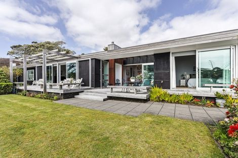 Photo of property in 13 Shearer Drive, Oakura, 4314