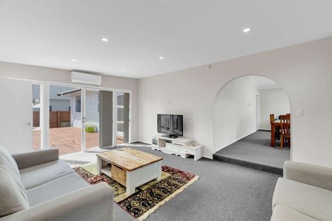 Photo of property in 7 Woodvale Road, Glen Eden, Auckland, 0602