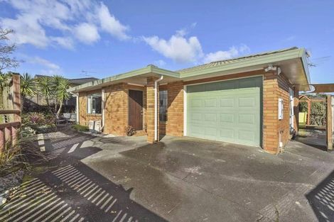 Photo of property in 1 Marbella Drive, Massey, Auckland, 0614