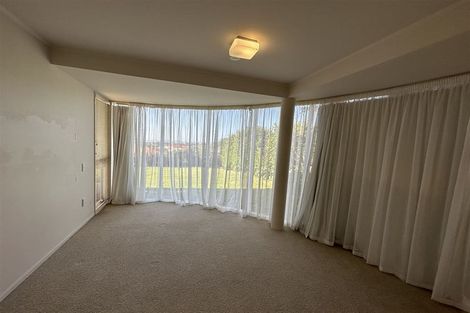 Photo of property in 23 Bernleigh Terrace, West Harbour, Auckland, 0618