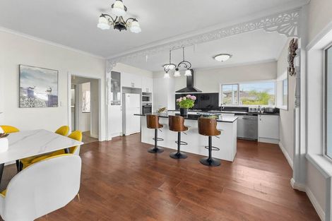 Photo of property in 73c East Coast Road, Castor Bay, Auckland, 0620
