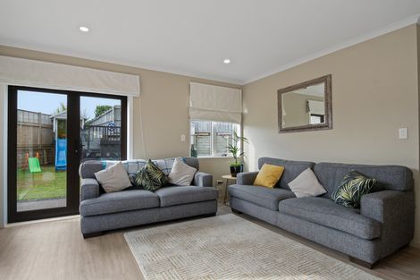 Photo of property in 16 Foundation Place, Glen Eden, Auckland, 0602