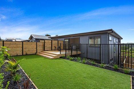 Photo of property in 17 Barrel Crescent, Swanson, Auckland, 0614
