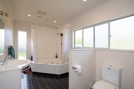 Photo of property in 130 Te Horo Hautere Cross Road, Hautere, Otaki, 5582