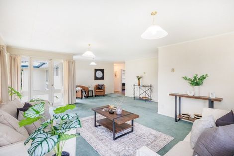 Photo of property in 17 Chilton Grove, Hokowhitu, Palmerston North, 4410