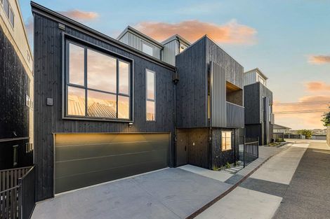 Photo of property in 12c Kowhai Road, Campbells Bay, Auckland, 0630