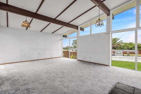 Photo of property in 28 Eyre Street, Henderson, Auckland, 0612