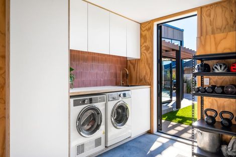 Photo of property in 17 Doug Ledgerwood Drive, Wanaka, 9305