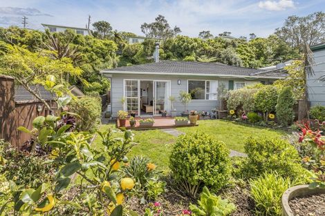 Photo of property in 1/40 Salford Street, Newlands, Wellington, 6037