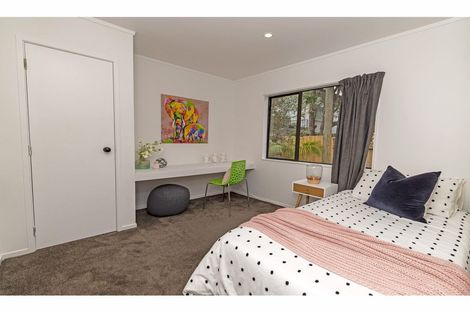 Photo of property in 1/111 Lincoln Park Avenue, Massey, Auckland, 0614