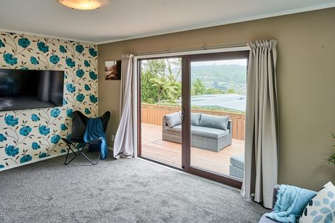 Photo of property in 15a Ruskin Road, Newlands, Wellington, 6037