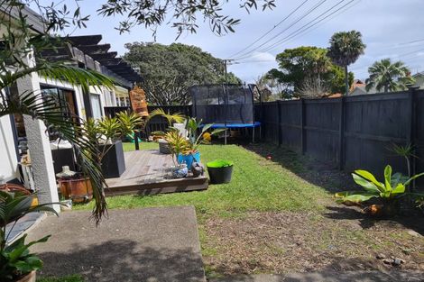 Photo of property in 1/14 Beresford Street, Bayswater, Auckland, 0622