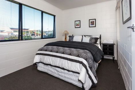 Photo of property in 100 Ocean Road, Whangamata, 3620