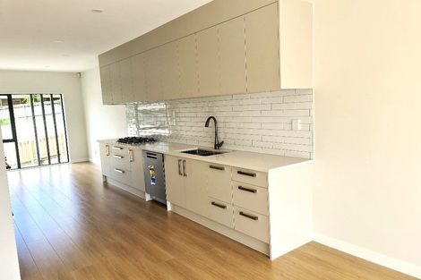 Photo of property in 2/28 Ludlow Terrace, Totara Vale, Auckland, 0627