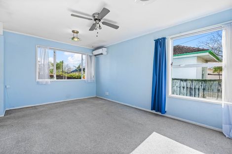 Photo of property in 1/12 Cresta Avenue, Beach Haven, Auckland, 0626