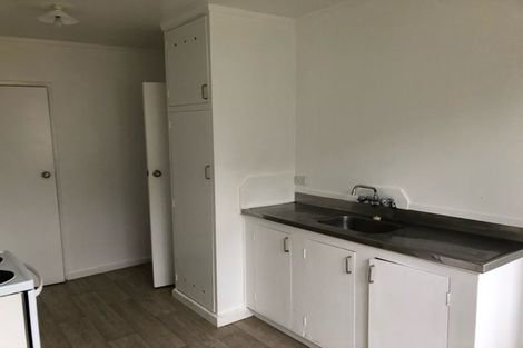 Photo of property in 9 Kotuku Street, Te Atatu Peninsula, Auckland, 0610