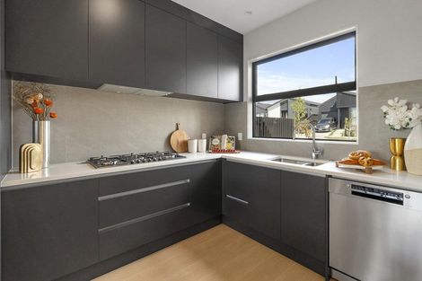 Photo of property in 32 Paretao Street, Massey, 0614