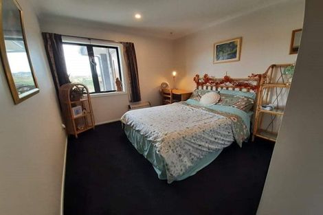 Photo of property in 127 Cashmere Drive, Fitzherbert, Palmerston North, 4410