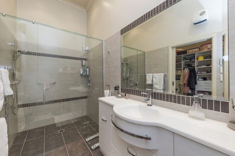 Photo of property in 7 Fairway Grove, Hokowhitu, Palmerston North, 4410