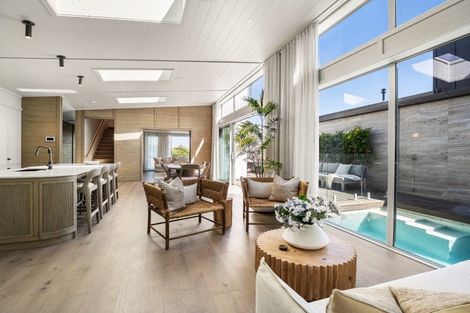 Photo of property in 10a Sunbrae Grove, Mount Maunganui, 3116