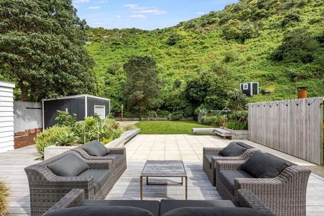 Photo of property in 185 Breaker Bay Road, Breaker Bay, Wellington, 6022