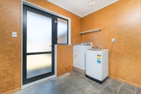 Photo of property in 15 Orlando Way, Kelvin Grove, Palmerston North, 4414