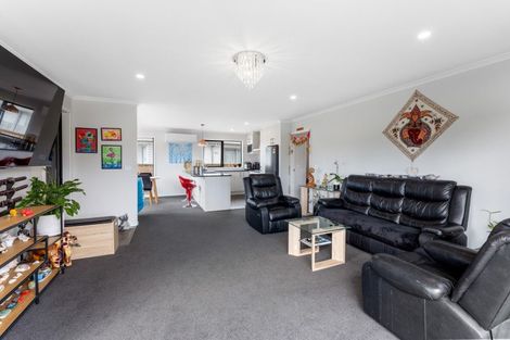Photo of property in 1 Kikorangi Way, Paraparaumu, 5032