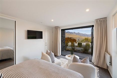 Photo of property in 1 Goldleaf Hill, Queenstown, 9300