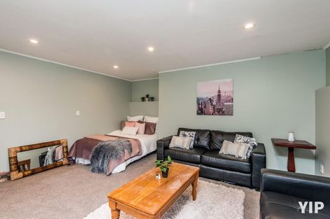 Photo of property in 44 Somes Crescent, Newlands, Wellington, 6037