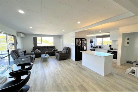 Photo of property in 35 Leaver Place, Weymouth, Auckland, 2103