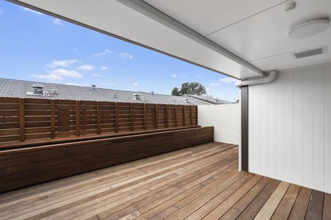 Photo of property in 1b/4045 Great North Road, Glen Eden, Auckland, 0602