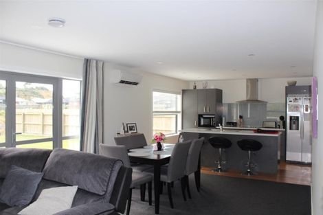 Photo of property in 2 Hull Place, Whitby, Porirua, 5024