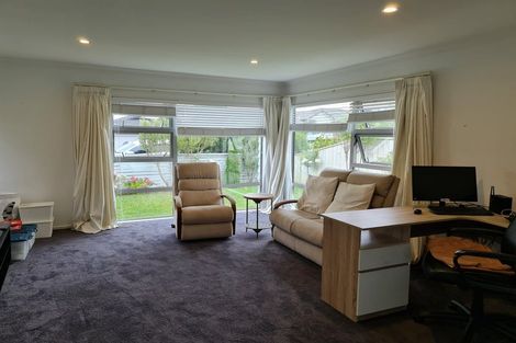 Photo of property in 90b/1 Endeavour Drive, Whitby, Porirua, 5024