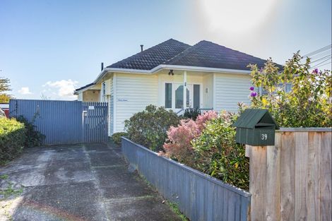 Photo of property in 39 Winchester Street, Levin, 5510