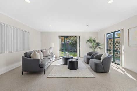 Photo of property in 6 Redwood Crescent, Westown, New Plymouth, 4310