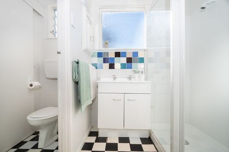 Photo of property in 10 Scotstoun Place, Glen Eden, Auckland, 0602