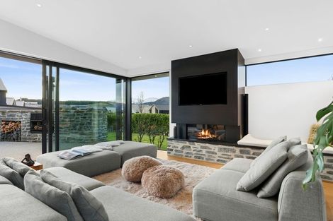Photo of property in 37 Mount Nicholas Avenue, Wanaka, 9305