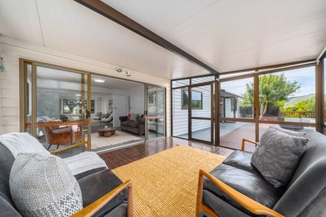 Photo of property in 28 Greyfriars Crescent, Tawa, Wellington, 5028